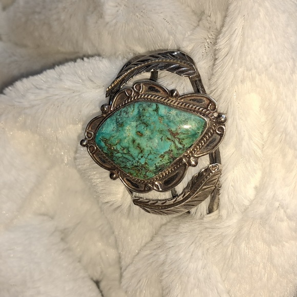 Vintage Turquise Silver Bracelet. Reasonable offers considered. 2 1/4 x 2 inches - Picture 5 of 16